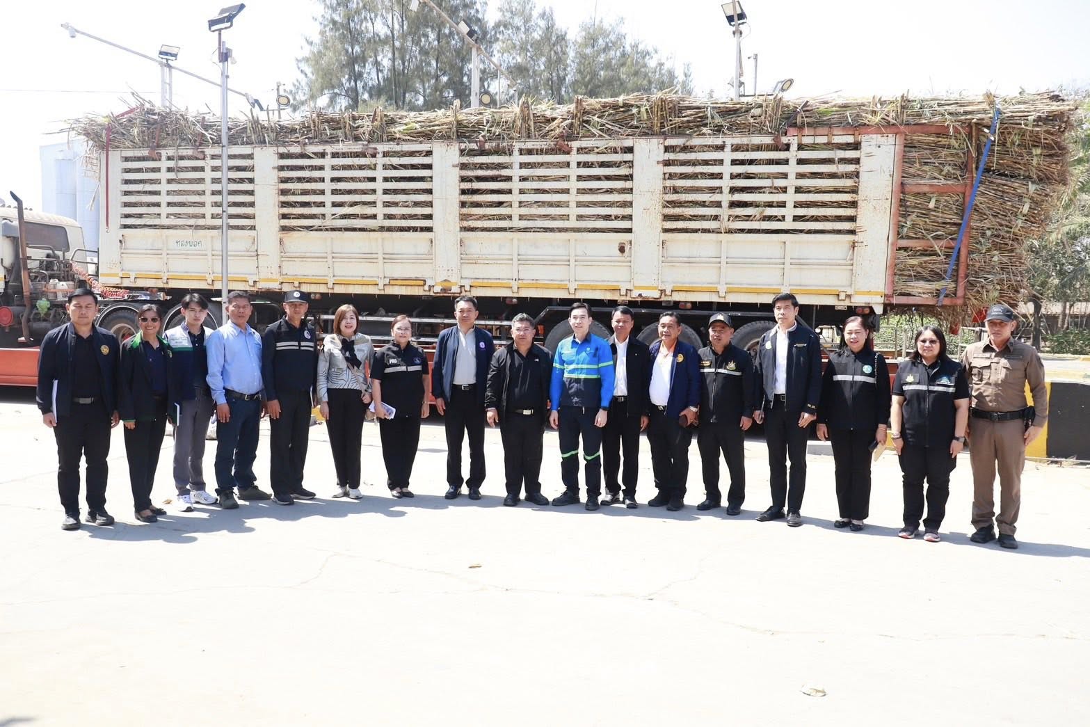 รองผู้ว่าฯ ขอนแก่น พร้อมคณะ ลงพื้นที่ตรวจเยี่ยมโรงงานน้ำตาลในพื้นที่จังหวัดขอนแก่น